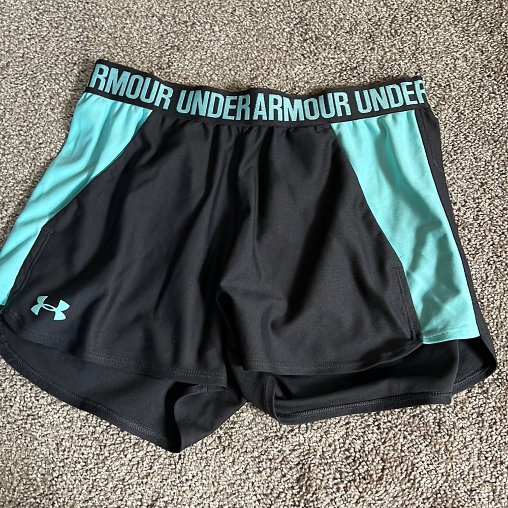 Under Armour Women’s Heat Gear Play Up Shorts (with pockets!) S